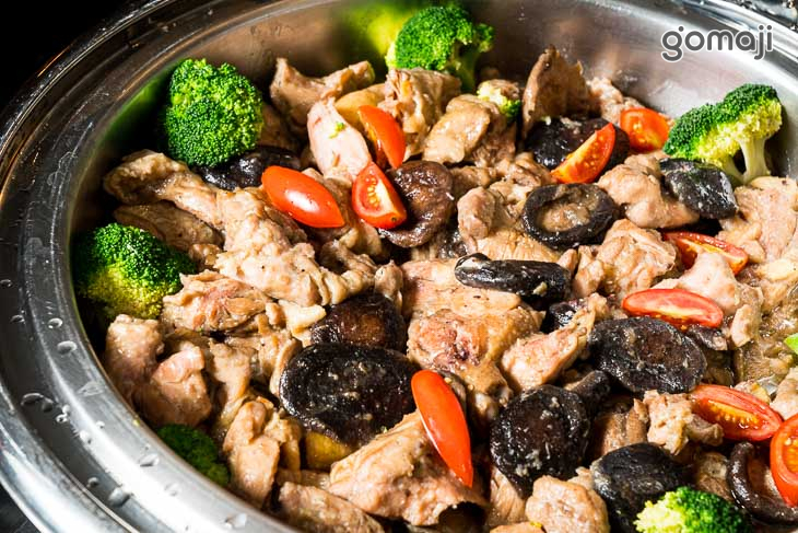 香菇木耳麻香滑雞