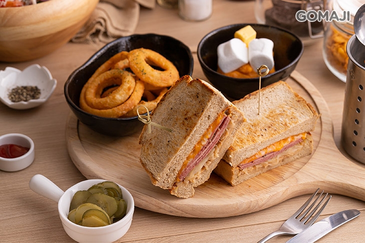 裸麥燻牛肉三明治