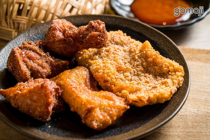 炸三鮮飯（排骨、蝦捲、雞丁）