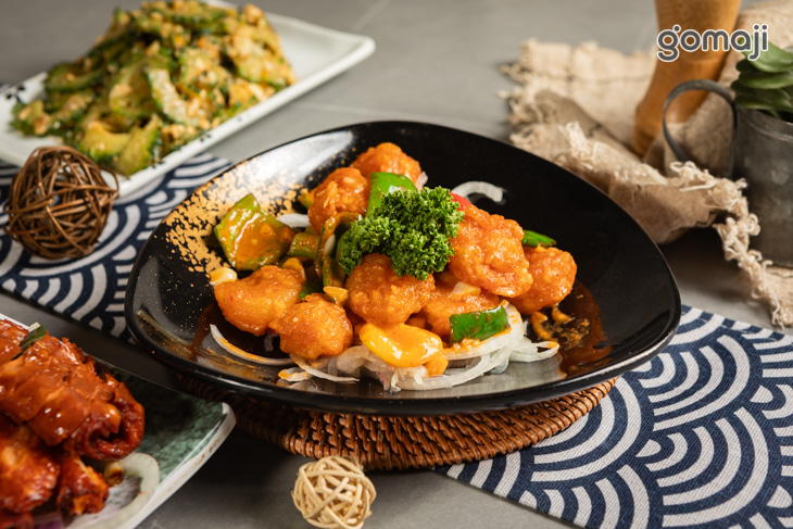 無名紅咖哩蝦球