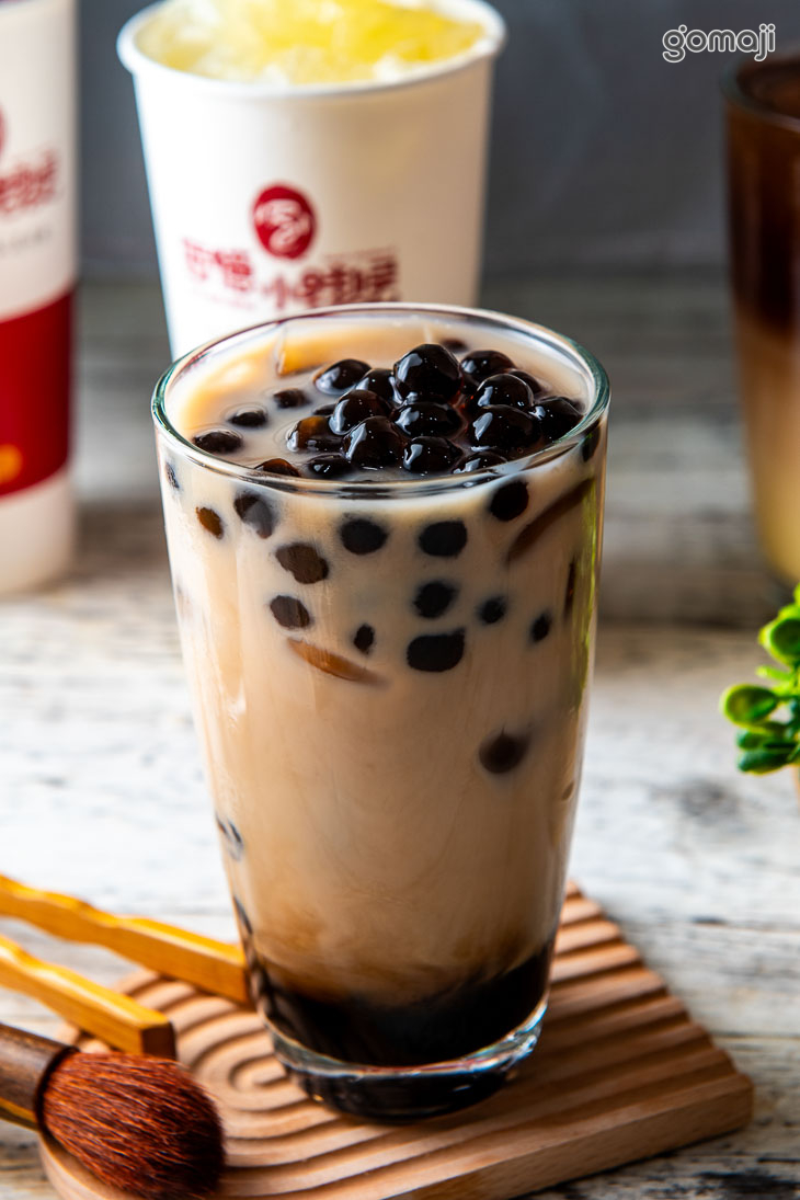 鮮奶茶配黑糖珍珠