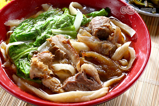 刀削面     q嫩充满嚼劲的面条,吸附浓郁的汤汁,接著再品味牛肉,牛肚