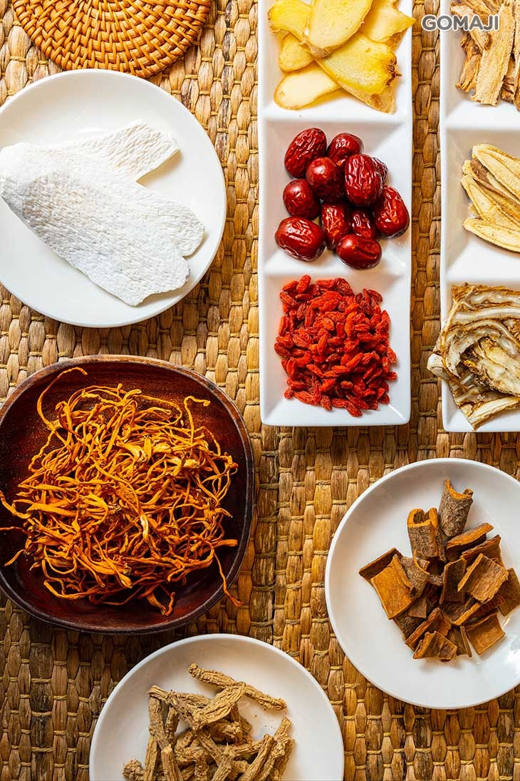 黃金蟲草燉雞湯