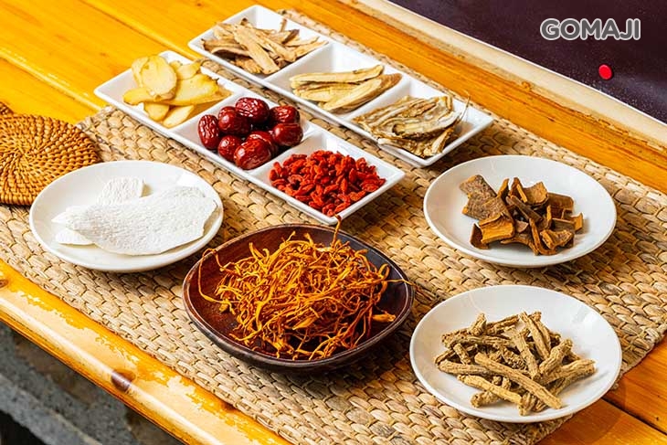 黃金蟲草燉雞湯