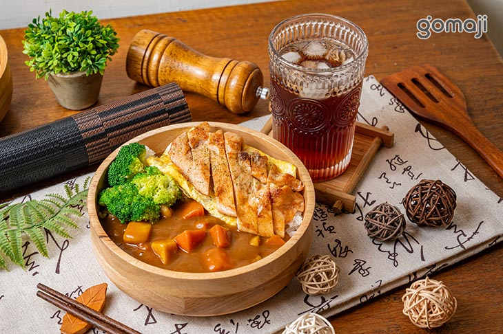 菲力嫩雞咖哩飯(附紅茶)