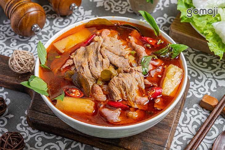 酸辣牛肉河粉