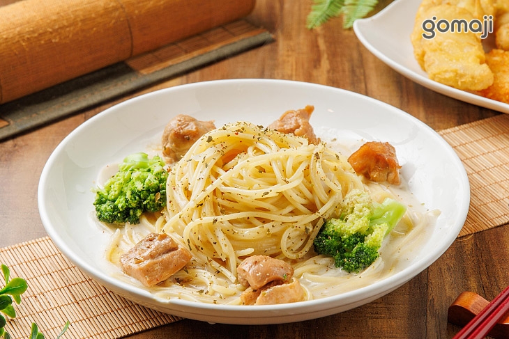 雞肉奶油義大利麵
