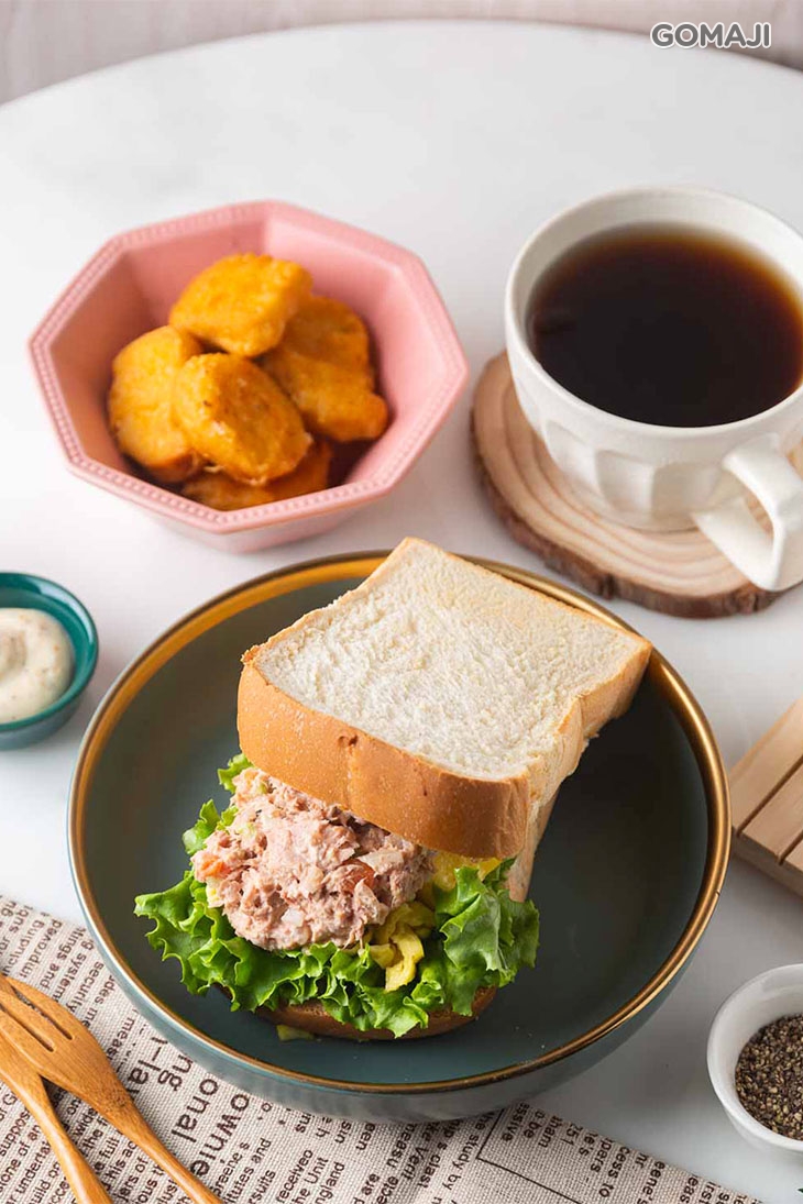 幾點了都好吃獨享套餐：湯種吐司（蔬菜鮪魚)+ 熱炸雞塊+ 莊園美式