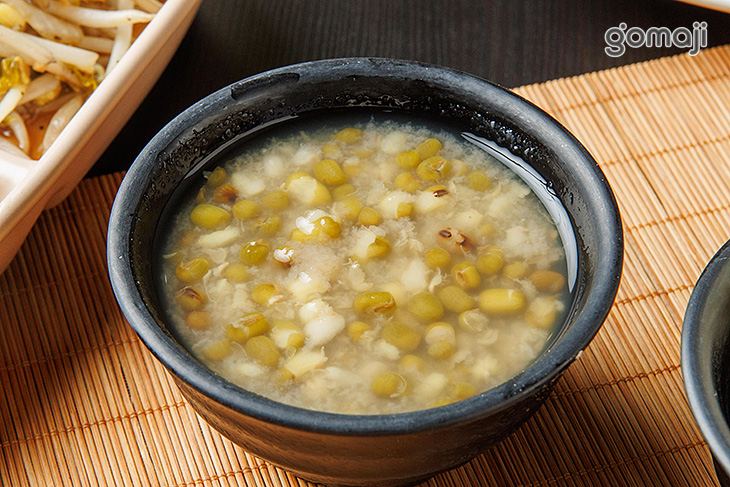 自助吧：白飯、湯品、各式飲品、冰沙、冰淇淋、綠豆湯等無限供應