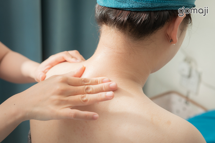 肩部熱敷霜熱按摩