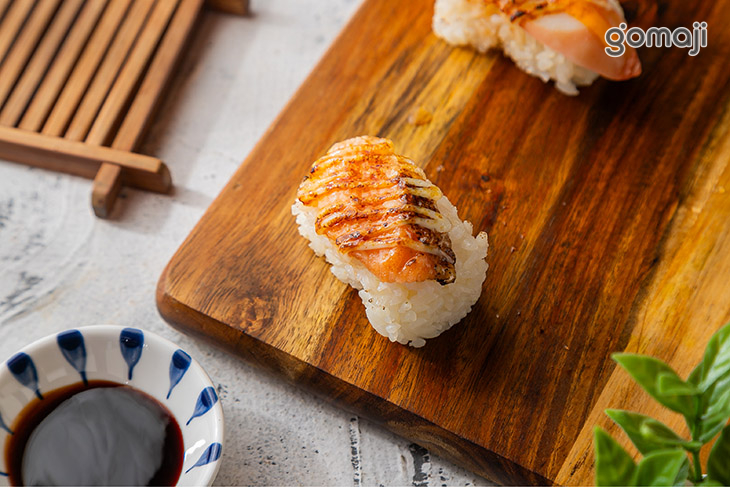 炙燒焦糖鮭魚肚