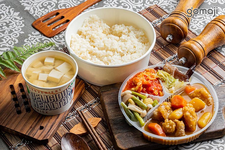 咖哩蝦球飯