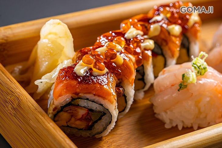 焦糖起司鮭魚捲五圈 + 佐甜蝦握壽司三貫