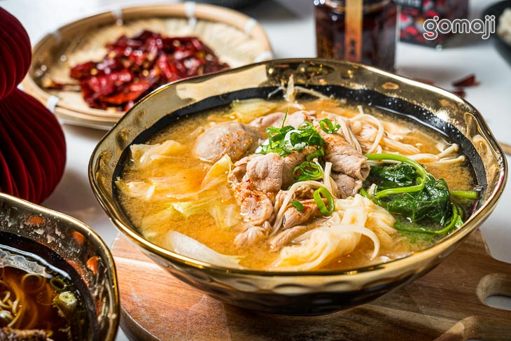 濃湯河粉 泡菜湯梅花豬