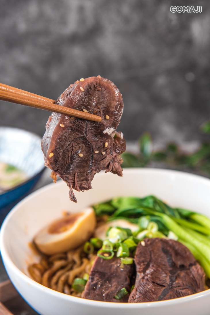 招牌天府香麻乾拌麵-豚骨白湯腐皮香菇