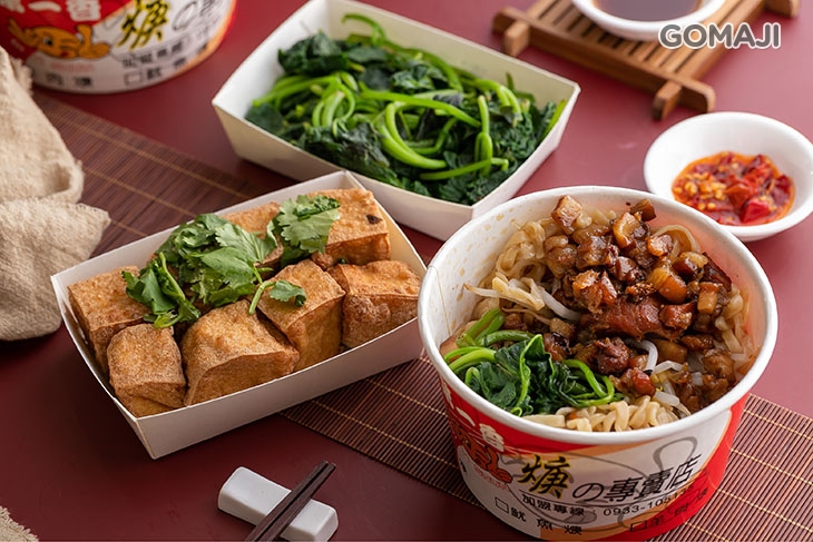 C.乾麵套餐〈特製乾油麵/特製乾意麵 二選一 + 現炸豆腐一份 + 燙青菜一份〉