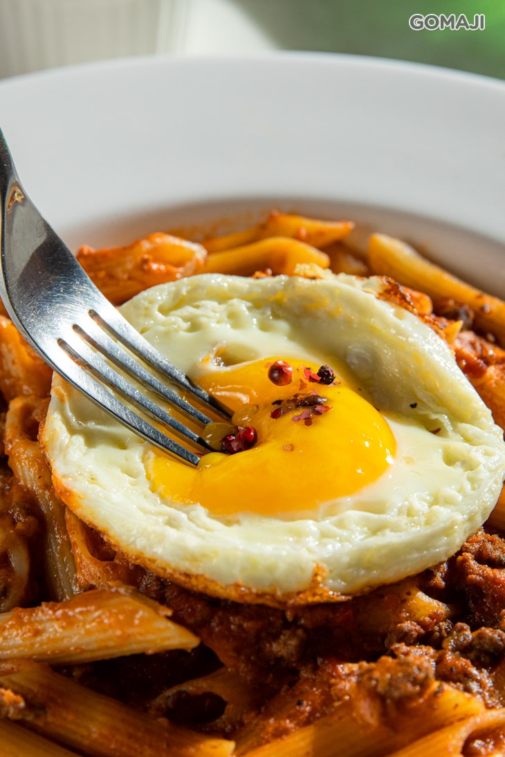 太陽蛋肉醬尖管麵