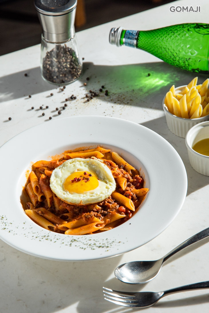 太陽蛋肉醬尖管麵