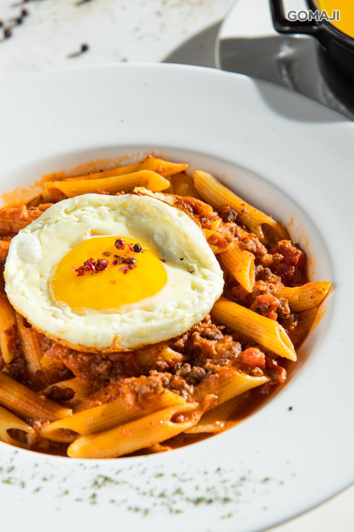 太陽蛋肉醬尖管麵