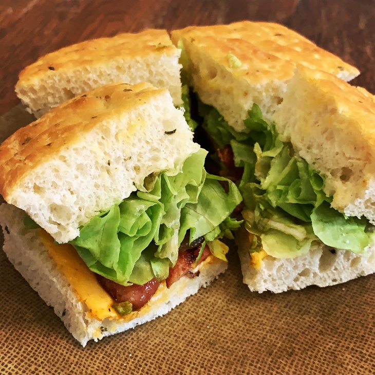 嗆辣德腸生菜起司佛卡夏