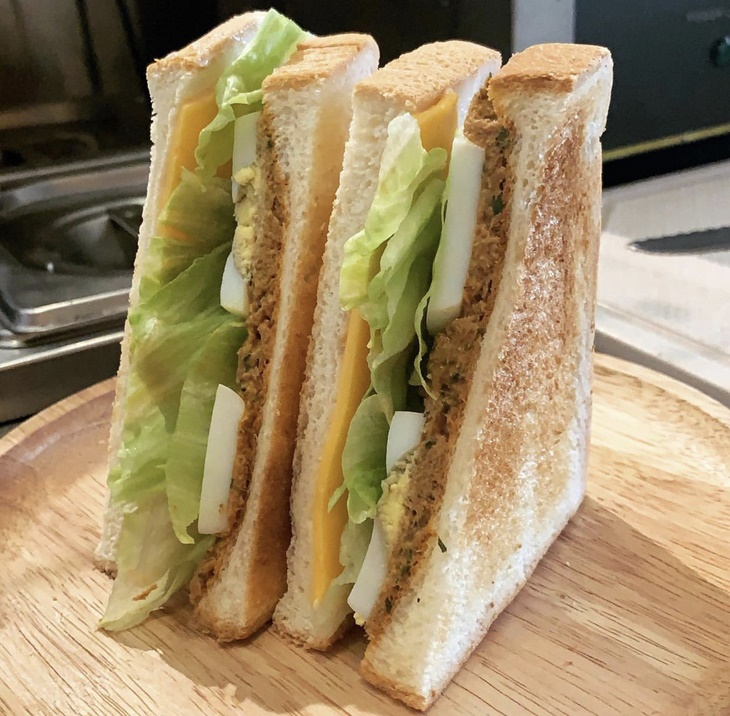 生菜鮪魚起司蛋三明治