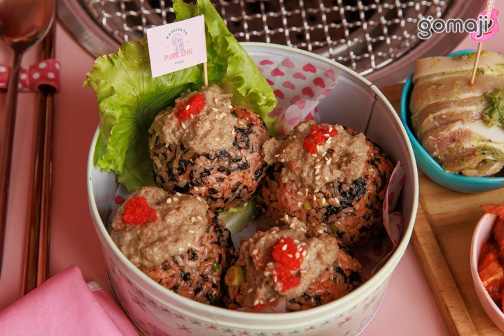 蟹膏醬醃漬章魚粉紅飯球