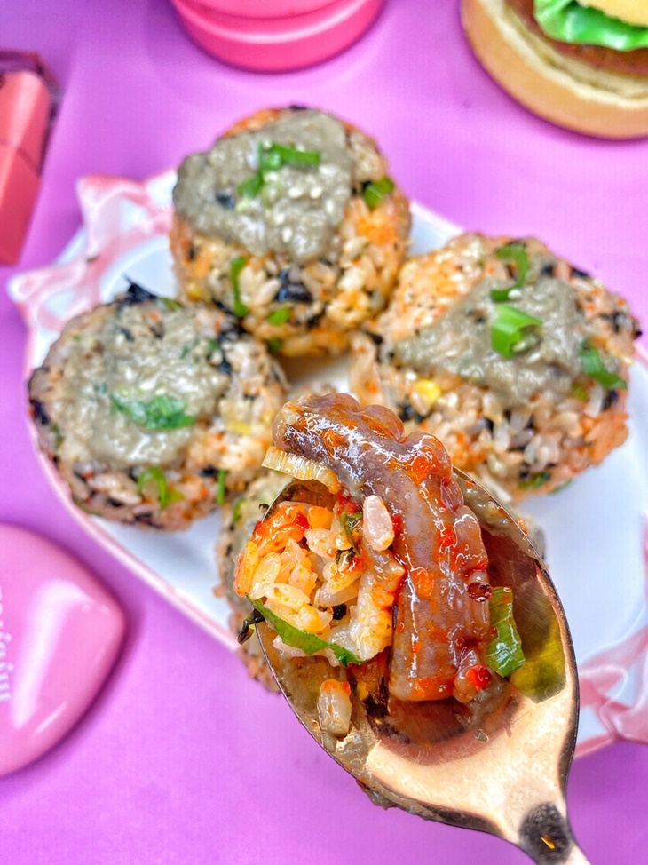 蟹膏醬醃漬章魚粉紅飯球