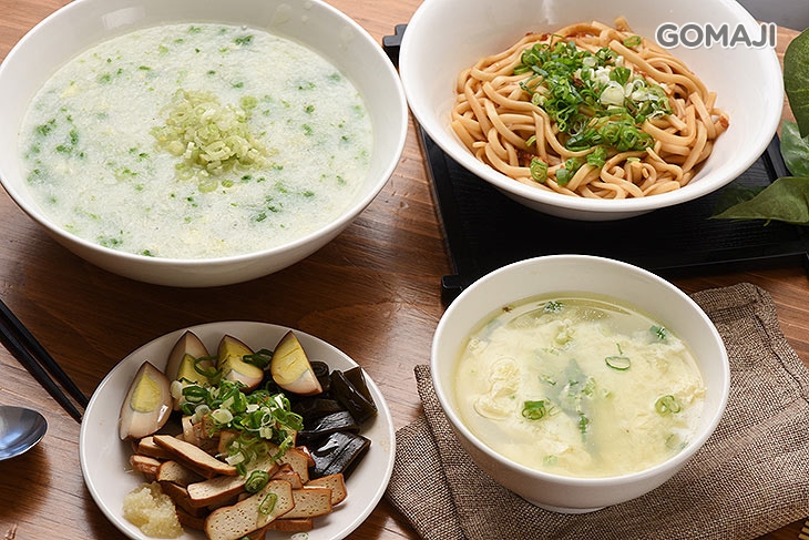 招牌雙人套餐〈皮蛋瘦肉粥/鹹蛋瘦肉粥/翡翠銀魚粥 三選一 + 椒麻拌麵/蔥油蒜香拌麵 二選一 + 蛋花湯/貢丸湯/滷味拼盤(豆干2個+海帶1個+滷蛋1個) 三選一 + 燙青菜一份〉