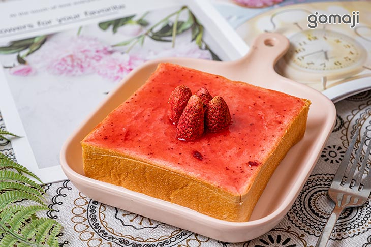 脆脆草莓厚吐司