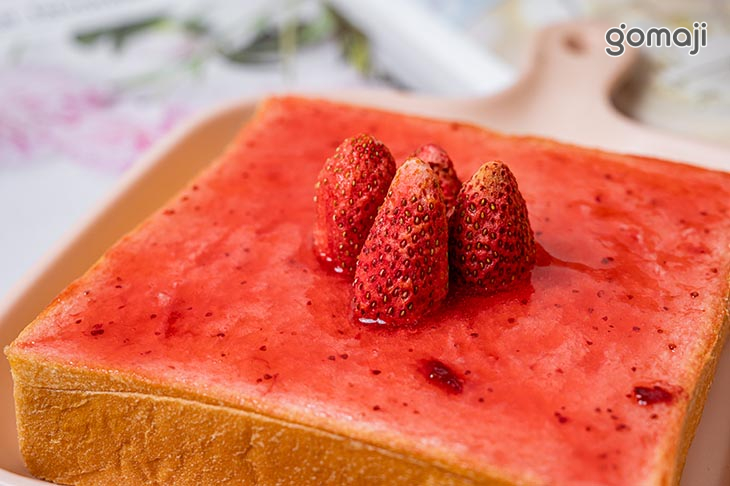 脆脆草莓厚吐司