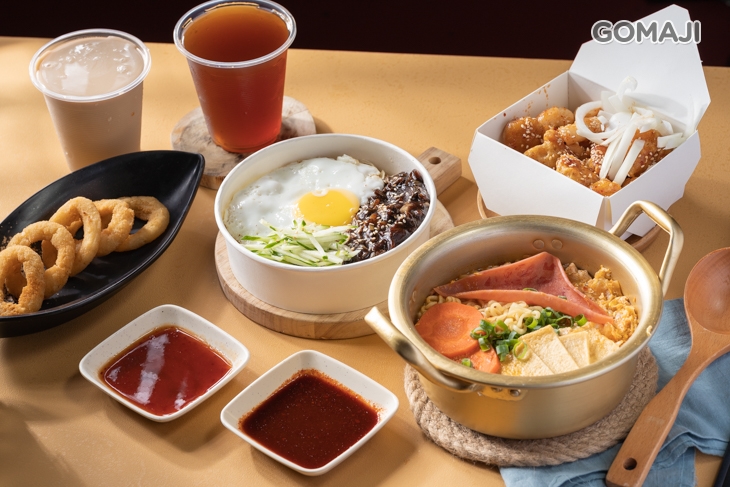 雙人韓式套餐: 黑炸醬麵 /韓式泡麵  + 洋釀無骨炸雞(大)一份 + /炸洋蔥圈  + 紅茶/奶茶