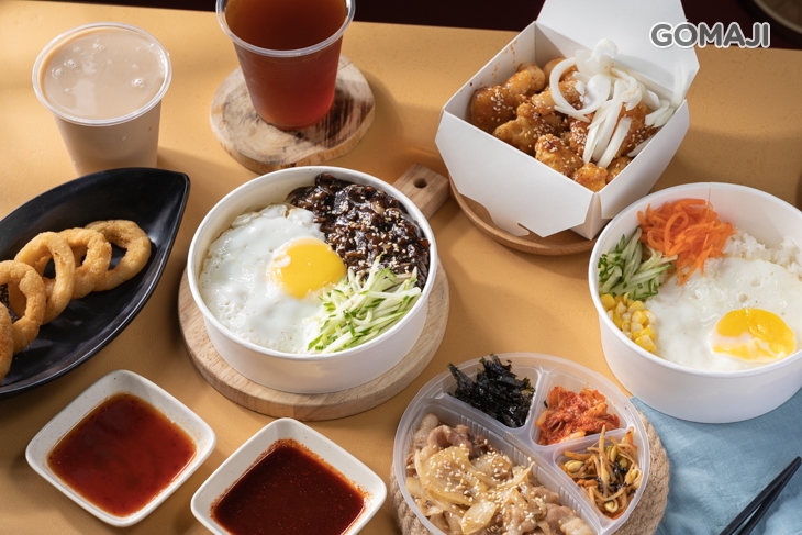  雙人韓式套餐: 黑炸醬麵 /烤豬肉拌飯 + 洋釀無骨炸雞(大)一份 + /炸洋蔥圈  + 紅茶/奶茶