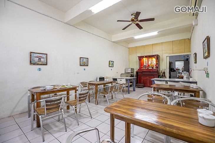 嘴角沾糖的女人雲南料理