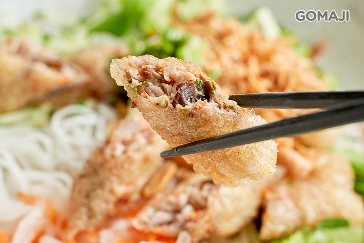 炸春捲涼拌米線