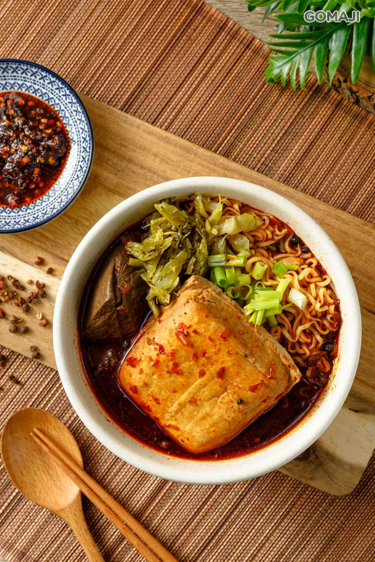 麻辣鴨血臭豆腐