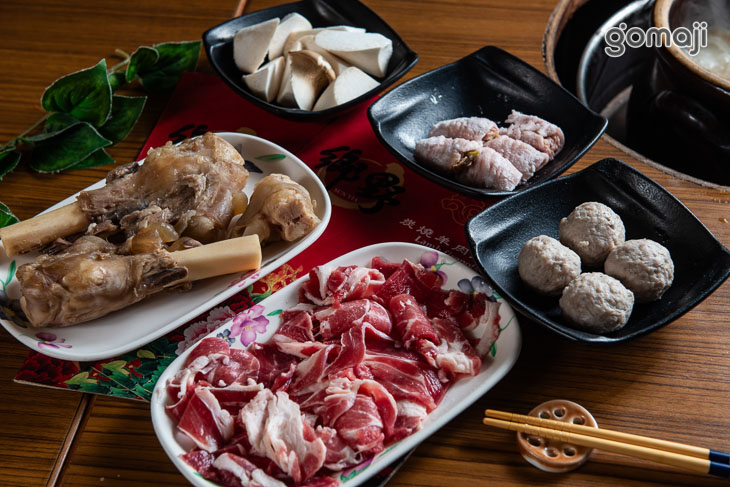 羊腳筋/小羔羊肉片/杏鮑菇/手工極品的貢丸/魚冊