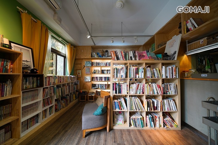 字遊食光二手書餐館