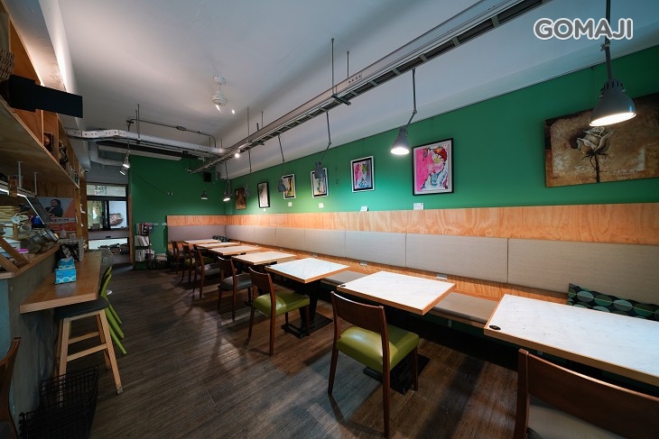字遊食光二手書餐館