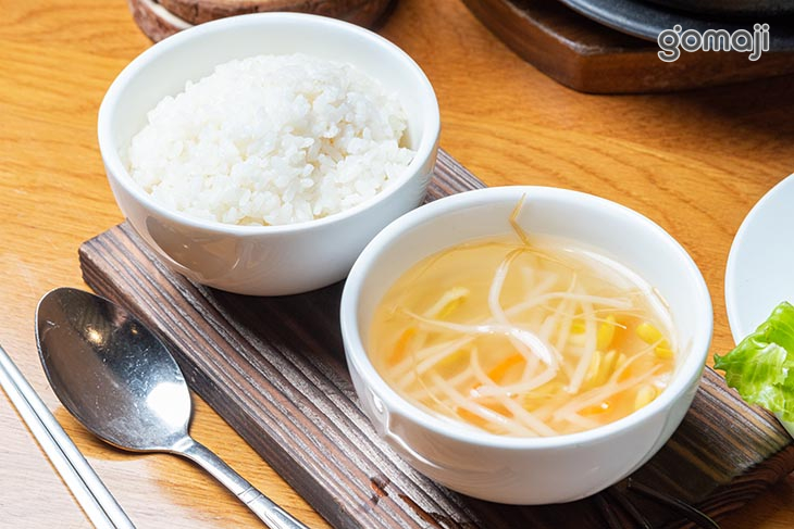 白飯、熱湯無限供應