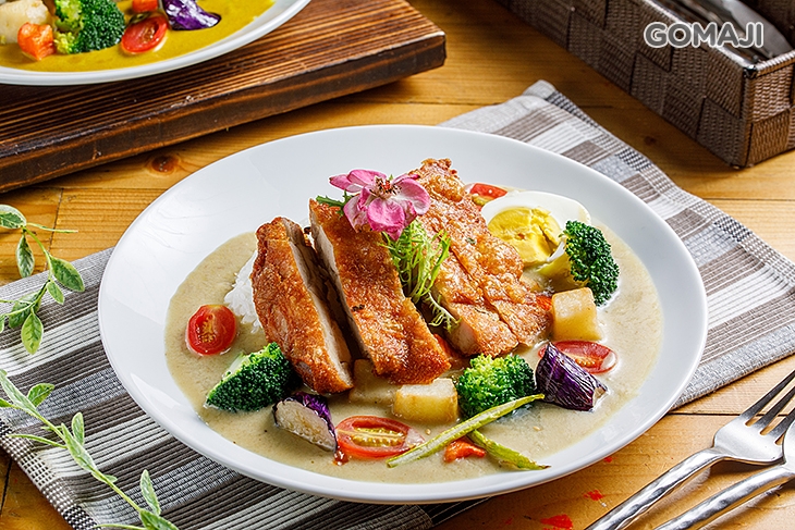 轟炸厚厚雞腿排.屏東香蕉綠咖哩飯