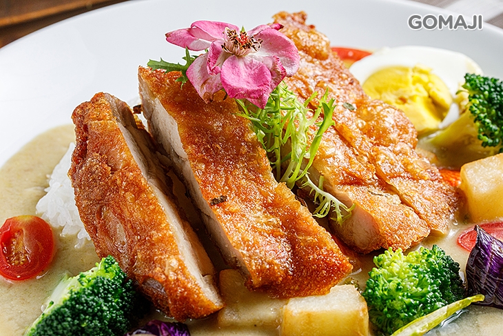 轟炸厚厚雞腿排.屏東香蕉綠咖哩飯