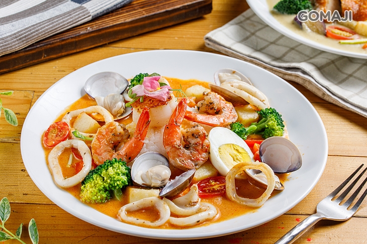 海鮮珠寶盒.金鑽鳳梨紅咖哩飯