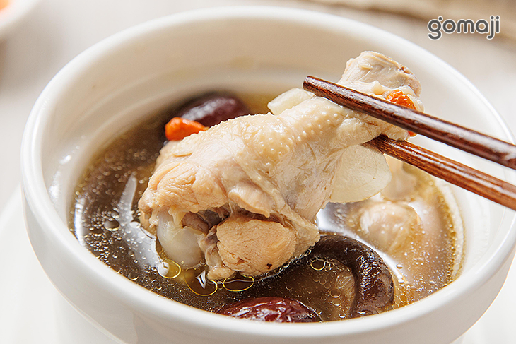 北菇花膠雞湯盅