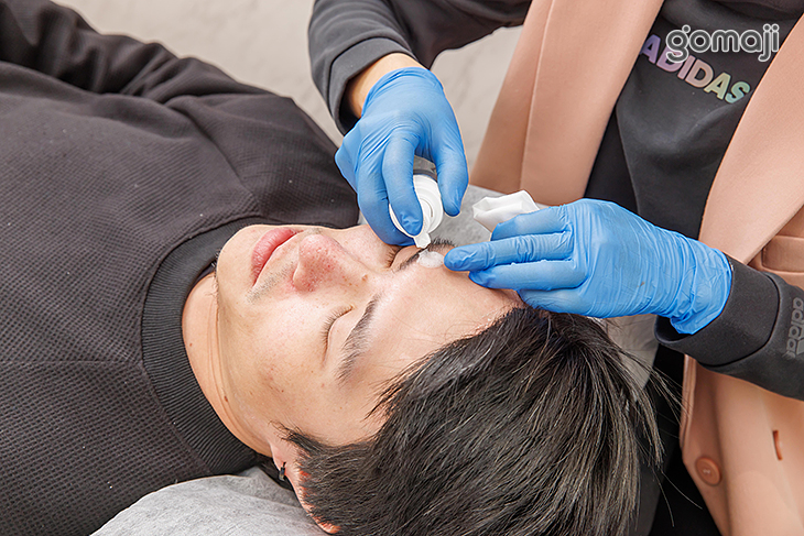 施作周圍肌膚殺菌清潔