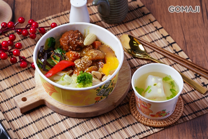 咖哩鴨丼+蘿蔔湯