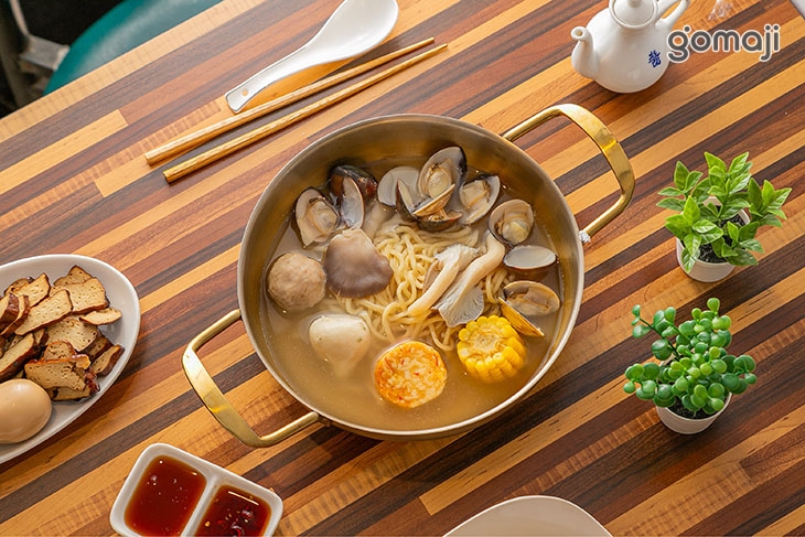 九隻白蝦海鮮麵