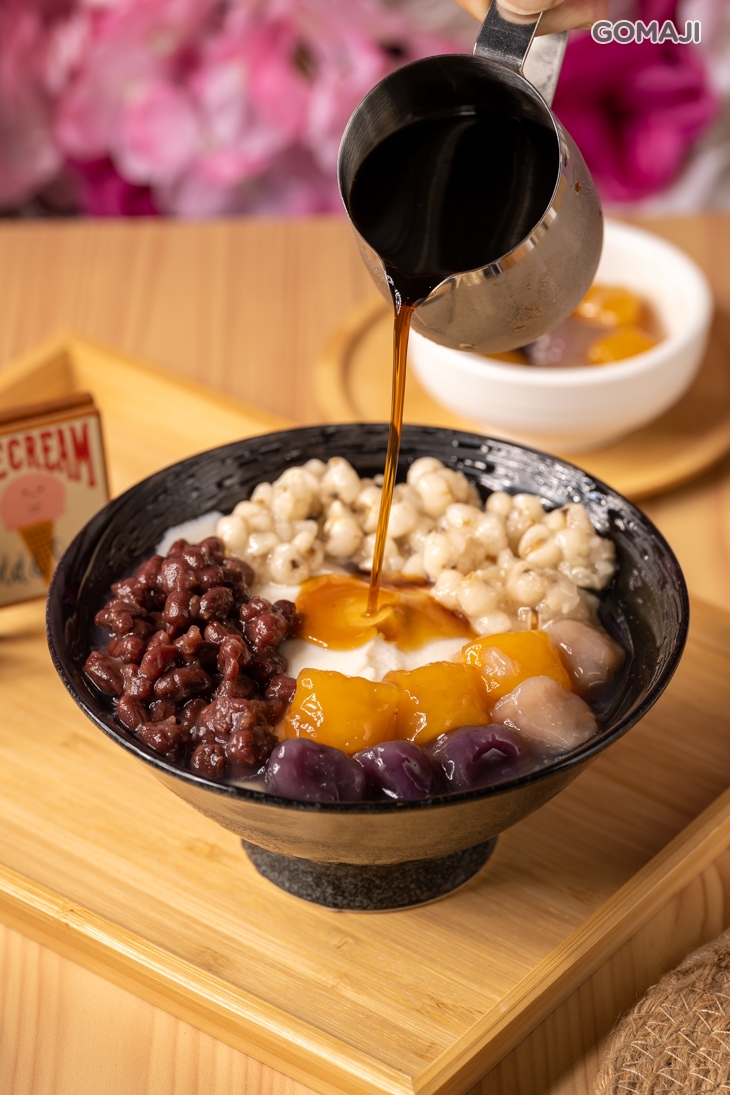 人氣豆花-醇厚黑糖豆花一份 + 配料任選三種