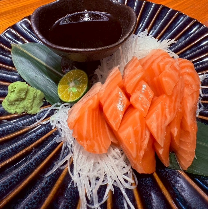 鮭魚生魚片