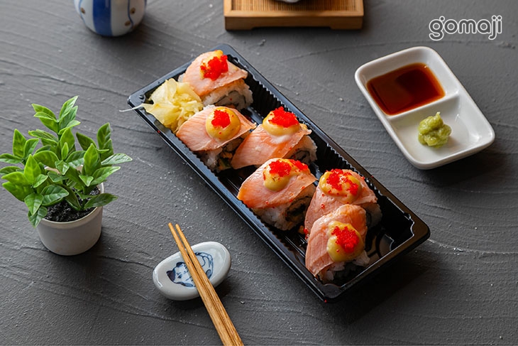 炙燒鮭魚加州卷