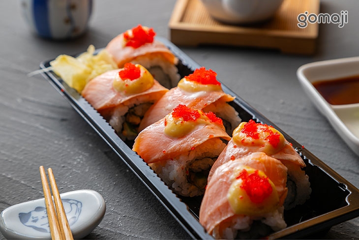 炙燒鮭魚加州卷